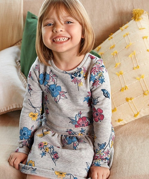Vestidos de menina: que cores e modelos serão tendência no outono inverno?